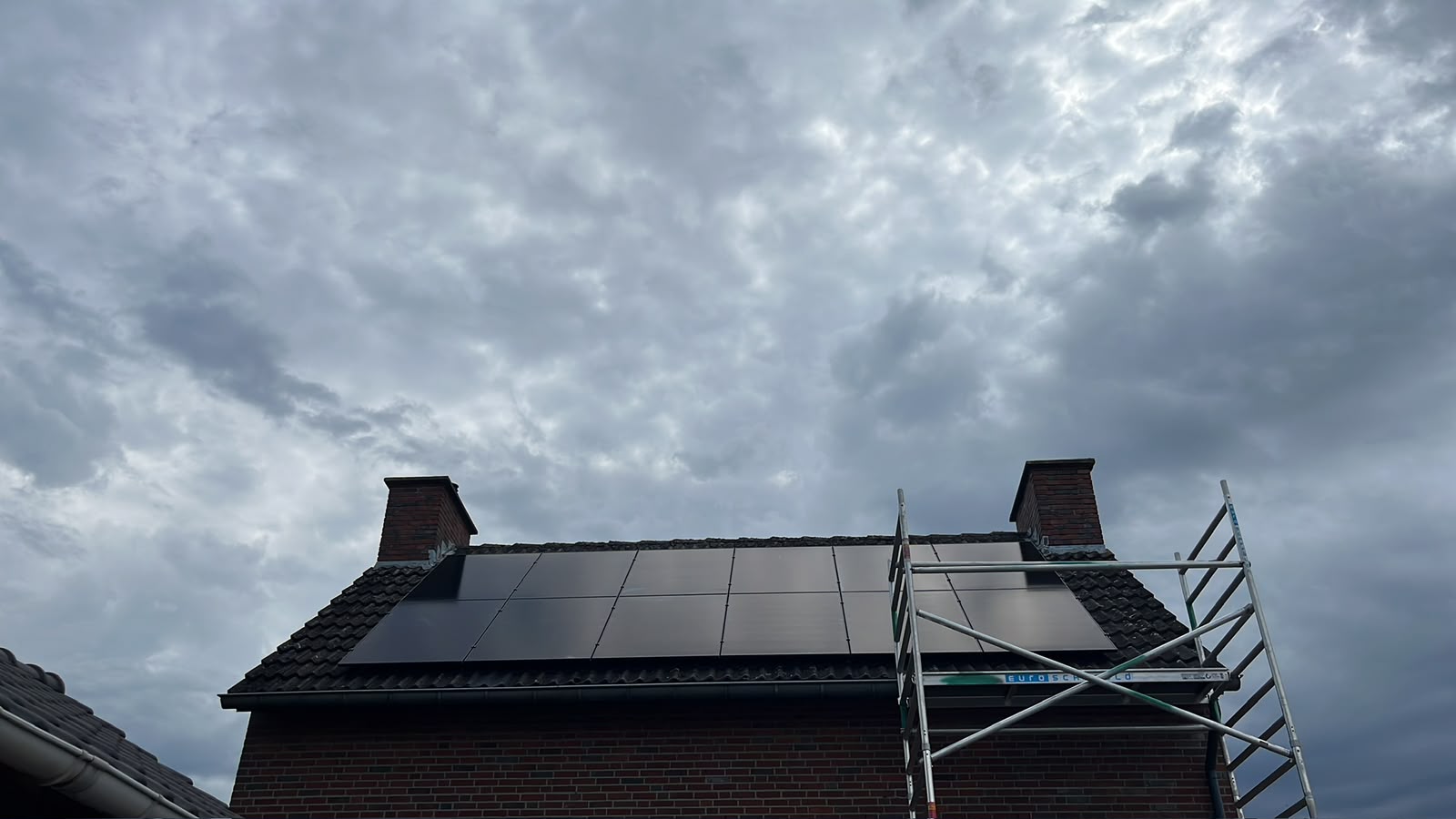 Zonnepanelen geplaatst door Pirlo’s Dakwerken & Dienstverlening